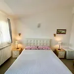 Blue Sky House Bed & Breakfast 4*