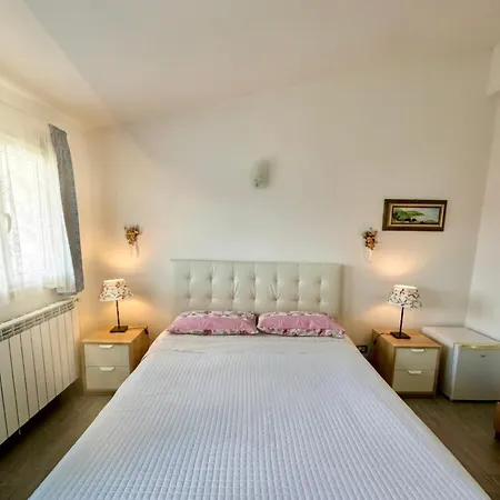 Blue Sky House Bed & Breakfast 4*