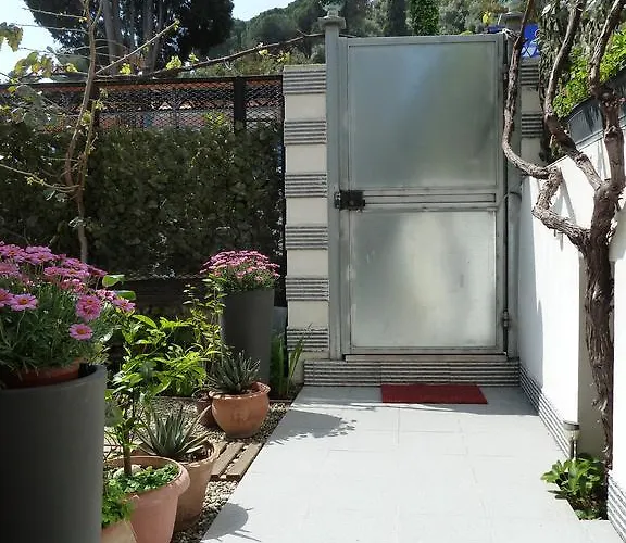 布鲁斯凯住宿加早餐旅馆 陶尔米纳